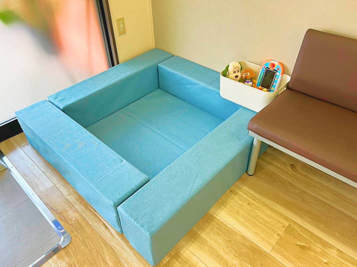 子ども用のキッズスペースとおもちゃ